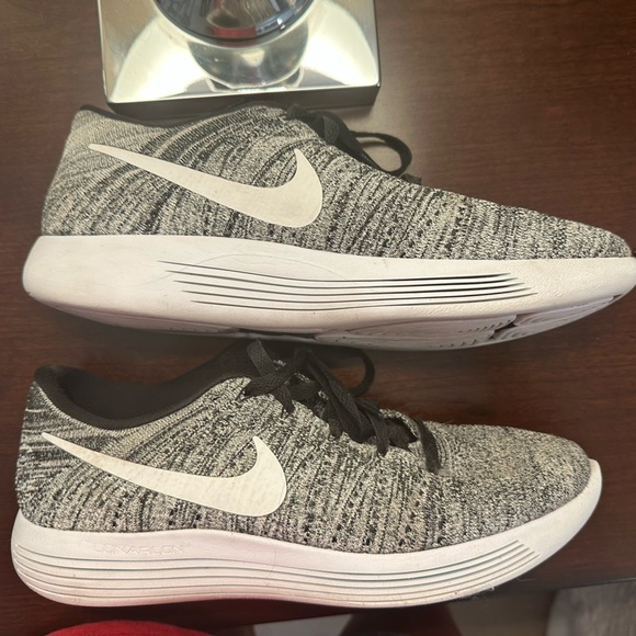 Nike LunarEpic Low Flyknit Oreo Running Shoes Women’s Size 11 - Picture 4 of 6